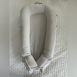 Dockatot Deluxe in Gray